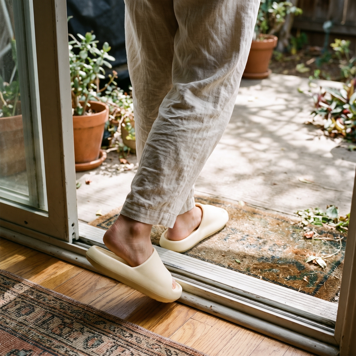 EVA Cloud Comfort Slides lifestyle